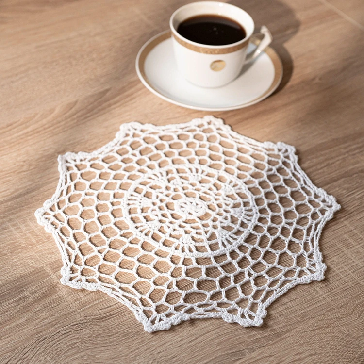 Serweta z ażurem, szerokość 25cm x wysokość 25cm, kolor biały