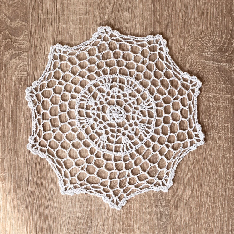 Serweta z ażurem, szerokość 25cm x wysokość 25cm, kolor biały