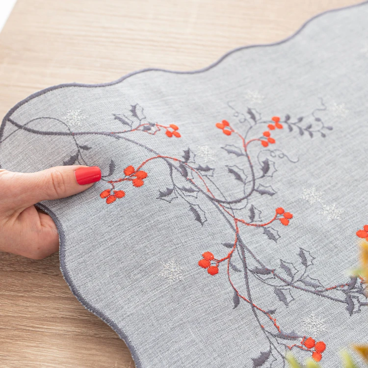 JARZĘBINOWY BLASK Obrus z haftem, szerokość 140cm x wysokość 220cm, kolor szary