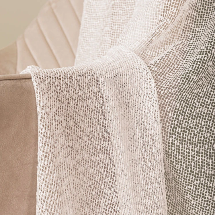 Firanka fantazyjna siatka z puszystymi przeszyciami, wysokość 280cm, kolor kremowy