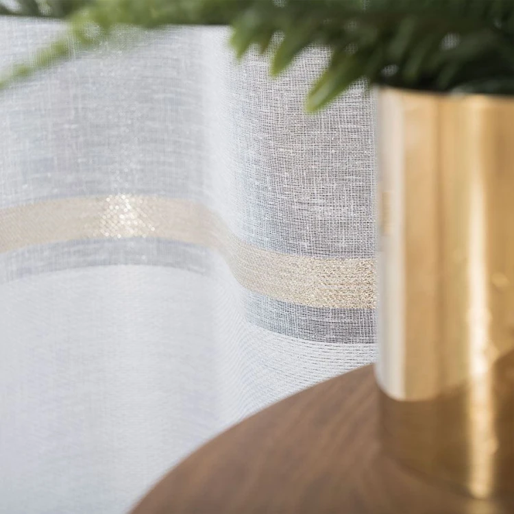 Firanka fantazyjna ze wzorem na samym dole z ołowianką, wysokość 330cm, kolor 003 biały ze złotym pasem