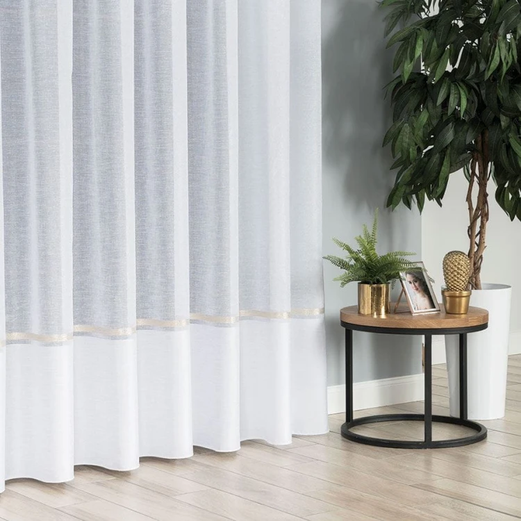 Firanka fantazyjna ze wzorem na samym dole z ołowianką, wysokość 330cm, kolor 003 biały ze złotym pasem